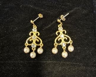 Gold Look with Pearl Look Balls Dangle Earrings 
$5.00
Contact: sonyadowdakin@gmail.com or 815-985-2047