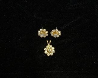 Diamond Look Flower Earrings and Pendant 
$10.00
Contact: sonyadowdakin@gmail.com or 815-985-2047