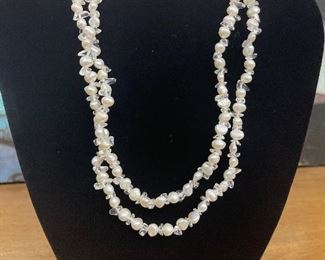 Pearl Look Necklace 
$15.00
Contact: sonyadowdakin@gmail.com or 815-985-2047