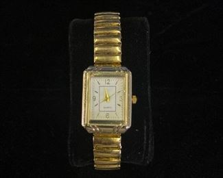 Gold Look Quartz Ladies Watch 
$10.00
Contact: sonyadowdakin@gmail.com or 815-985-2047