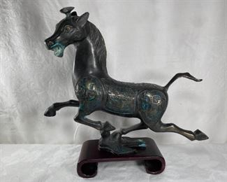 Chinese Artistic Horse Stepping On A Swallow Figure