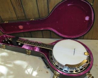 Alvarez banjo in great condition