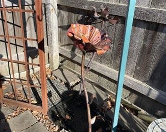 Metal Flowers Yard Art