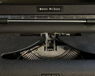 Vintage ROYAL Quiet DeLuxe Typewriter with Case