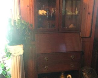 I will not finish these captions today. There are too many pics! This kinda looks like Tippi Hendron being attacked by birds