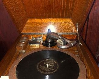 Victrolia phonograph (sometimes I have to just say what it is)