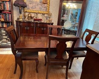 Beautiful Dining Room Table and Chairs