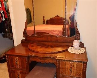 Vanity with Stool to Bedroom Set