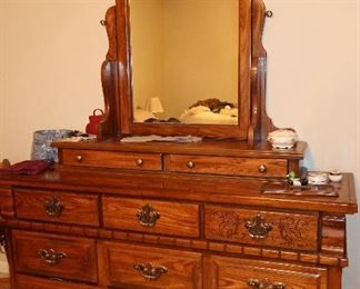 10 Drawer Dresser with Mirror