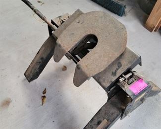 Dodge 5th wheel hitch
2010