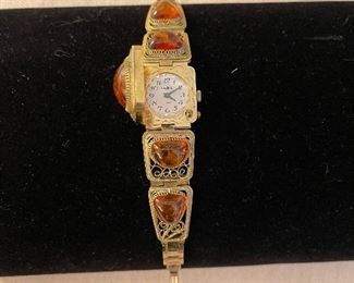 Yanks 17 Kamhem Lady’s watch with gold filigree bracelet featuring Baltic amber stones. 