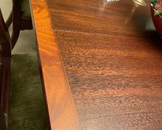 Close up of dining table banded inlay This table has 4 leaves each being 12 inches. It is 10 feet with leaves. 6 feet without