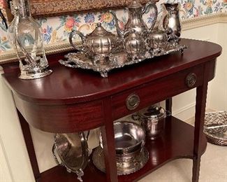 Classic server. Mahogany reproduction from the early 1900’s by Payne furn of Boston
