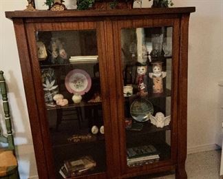 Nice antique China/curio cabinet. Still has original key 