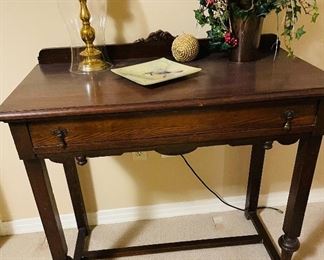 Nice ladies desk or table with drawer