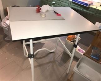 Folding drafting table