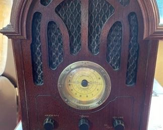 Thomas Collector Edition Vintage Classic Series AM/FM Radio/Cassette Player