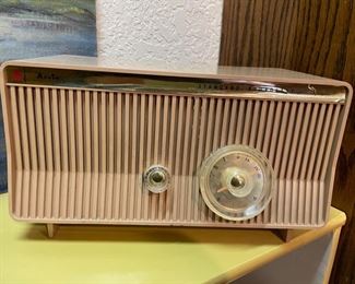 Vintage Arvin Standard Broadcast Radio