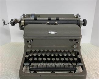 Vtg. Royal Typewriter