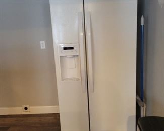 $150 Sears side by side refrigerator with ice maker