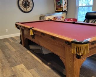 $400 A.E. Schmidt 8' Pool Table