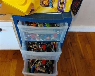 Lots of loose LEGOS