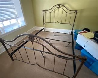 metal frame bed Toms Price
