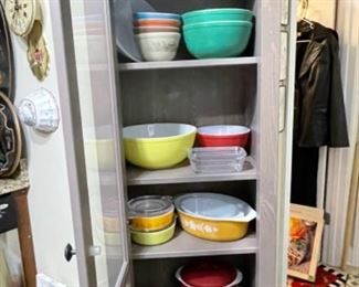 Vintage Pyrex Bowls & Casserole Dishes