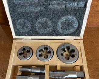 Like New Pipe Tap and Die Set Harbor Freight Precision Ground High Carbon Alloy Steel