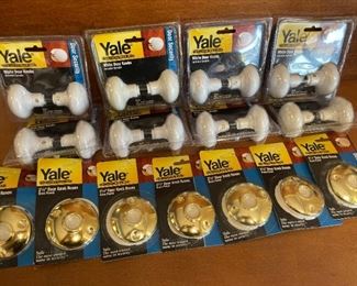15 Items NEW 8 White Door Knobs Yale Includes Spindle & 7 Yale 2 1/2" Door Knob Roses Brass Plated All New in Original Packages