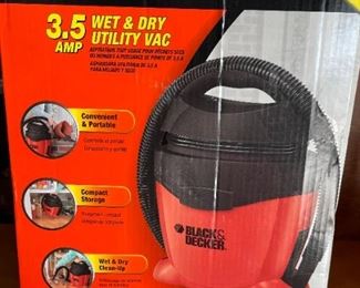 NEW Black & Decker 2 Gallon 3.5 AMP Wet & Dry Utility Vac
