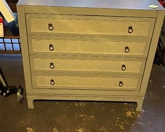 Very pretty chest in great gray color! Great condition!