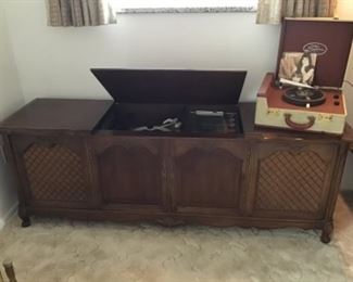 Placard Bell console . Vintage record player.