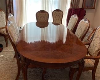 Thomasville Elysee Dining Room Table  Burl Wood Top.  Two Arm Chairs, 6 Side Chairs , 2 Leaves 