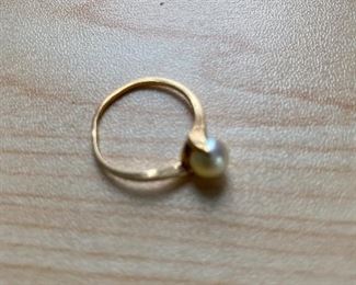 14kt  pearl ring