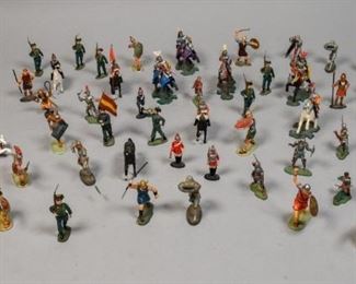 242	Britains, Elastolin Plastic Toy Soldiers	Mixed lot of Britains, Elastolin and other unmarked plastic toy soldiers. Including spare parts.
