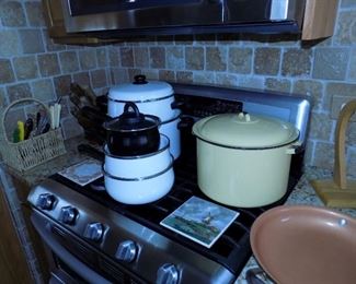 Pots and pan set, enamelware pot