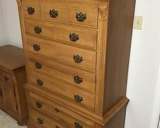 001 Solid Wood Chest Of Drawers