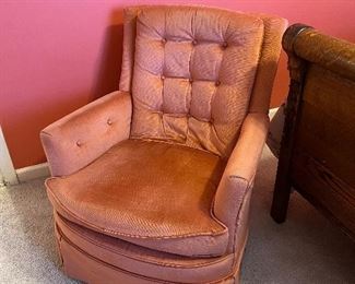 Fairfield tufted swivel/rocking chair 