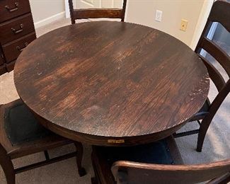 Antique round table, 4 leaves & 6 chairs 