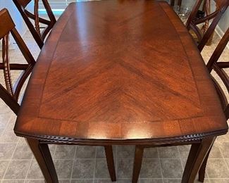 Haverty's Dining table with 4 chairs 