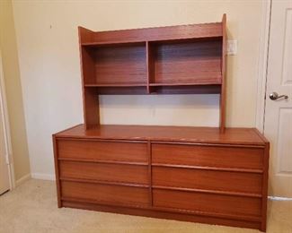 4MCM Dresser With Shelves