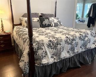 King Size 4 Poster Bed, Black and White Bedsing King Bed