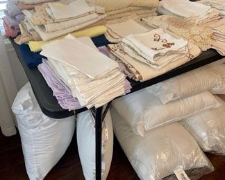 Vintage Linens, Tablecloth’s, Placemats and Napkins, Dollies, Runners