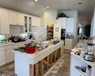 Large Selection of Kitchen Items