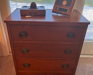 3-drawer solid wood dresser
