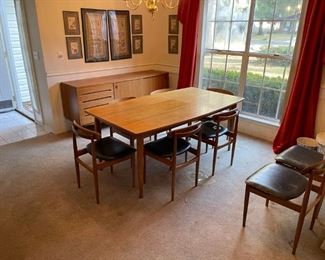 Nice Lark Mid Century Modern MCM dining room set. Table and 8 chairs. 