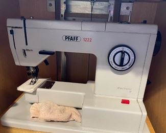 Pfaff 1222 sewing machine