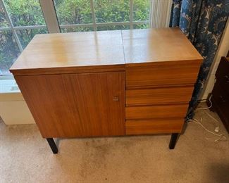 Horn Sewing machine cabinet, like new condition - will separate from sewing machine. 
