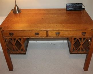ARTS AND CRAFTS/MISSION STYLE DESK